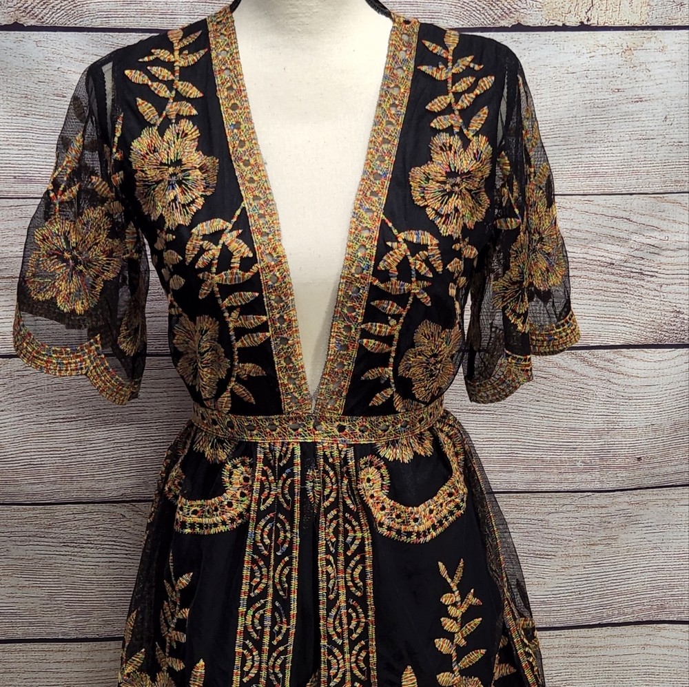 NEW!!! Women's Cloud Ten lace overlay romper Sz.S